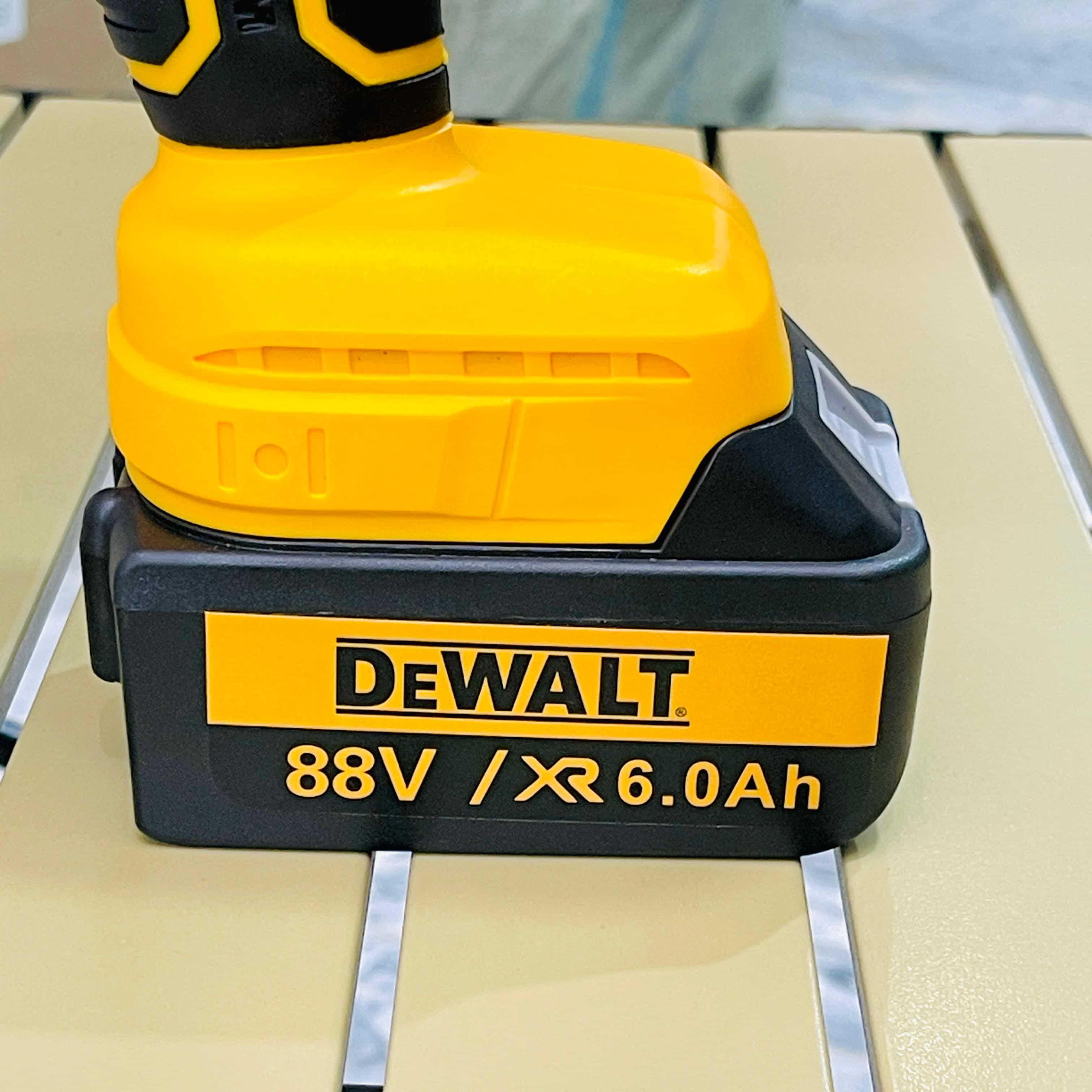 DEWALT 88V Cordless Paint Spray Gun – Portable Electric Spray Painter | 2 Batteries | 1000ml Tank
